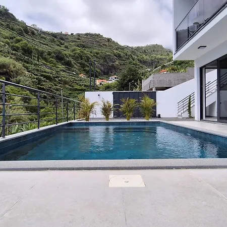 Atlantic Pebble Villa *