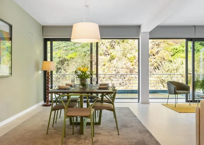 Atlantic Pebble Villa